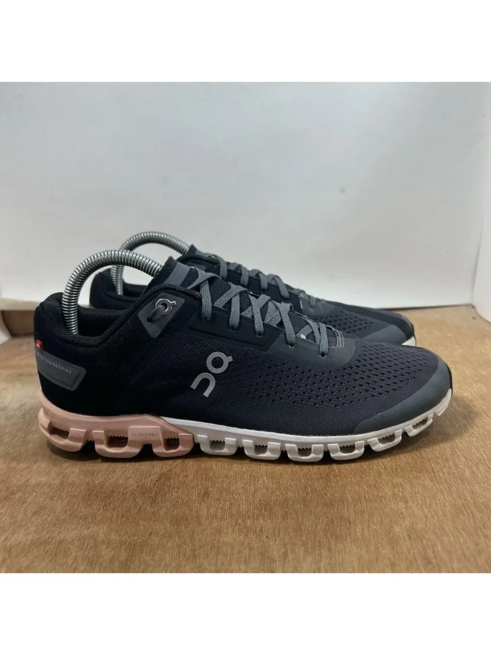 On Cloudflow Women Size 8 Black Grey Athletic Running Shoes Sneakers 35.99234